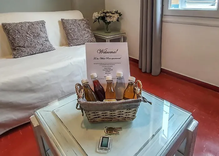 White Rose, Budget Flat In Chania Town Center * Χανιά